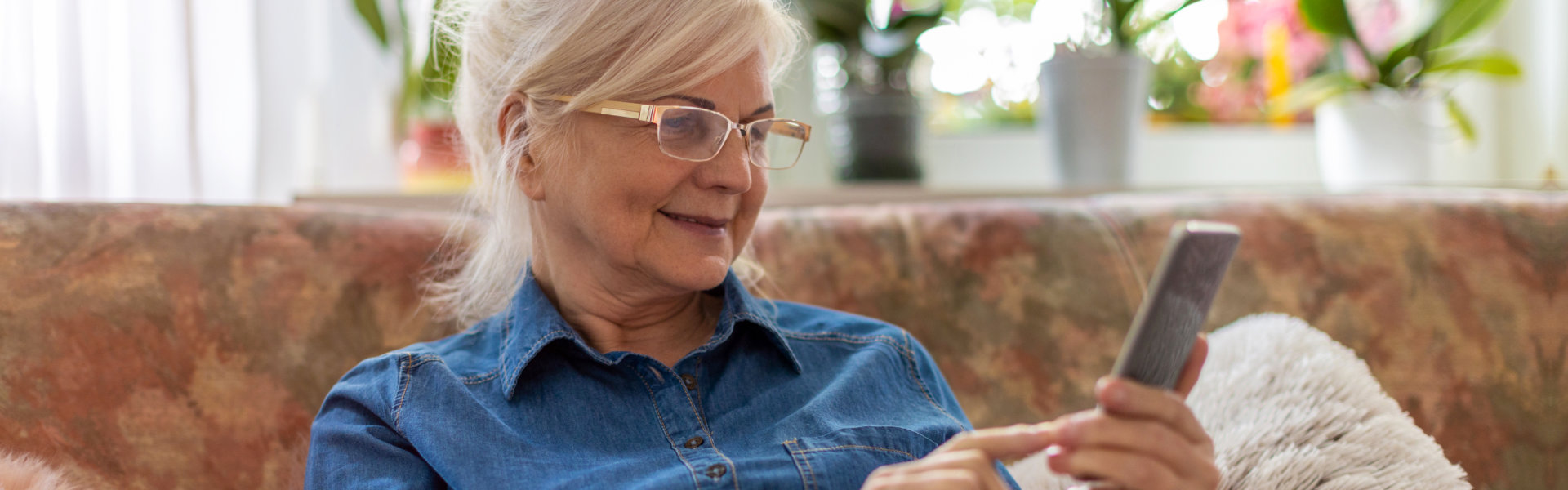 senior woman using her smartphone